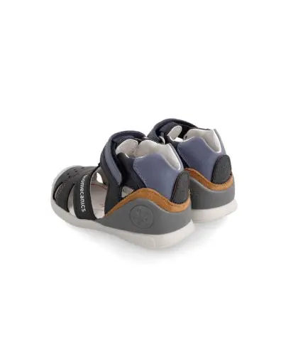 Sandals for Boy Biomecanics